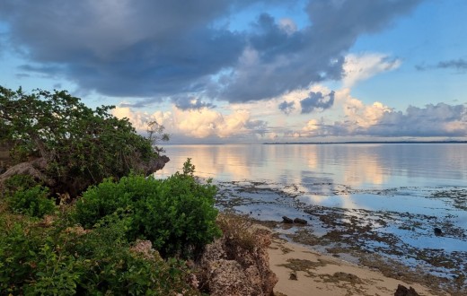 Oceanfront plot for sale in Fukuchani