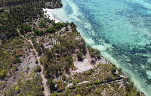 Oceanfront plot for sale in Mtende